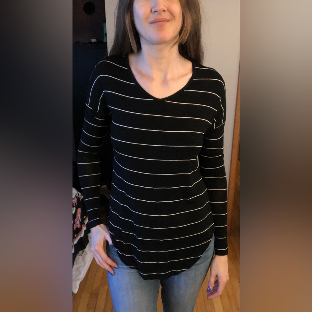 Light weight black and white sweater. Size: S. Lightly worn.
